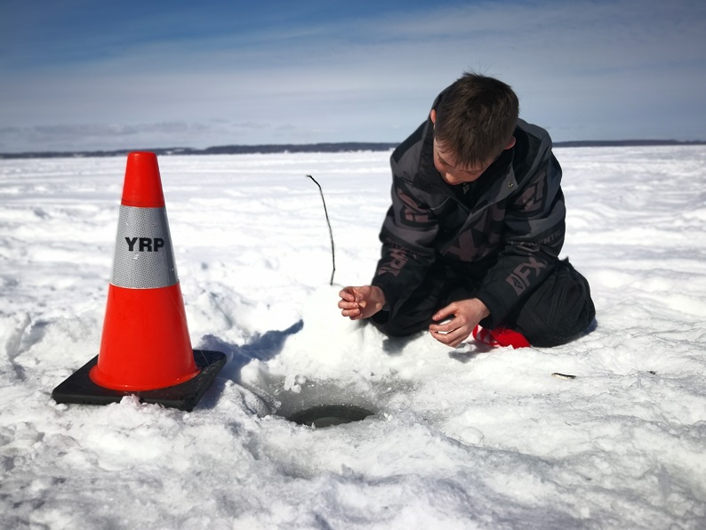 Ice_fishing_20190303